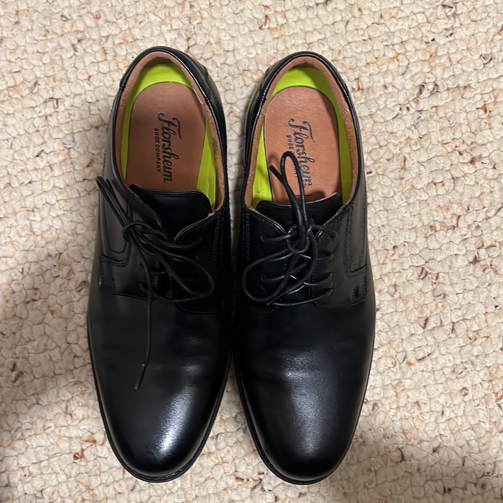 Florsheim Mens size 8 1/2 dress shoes